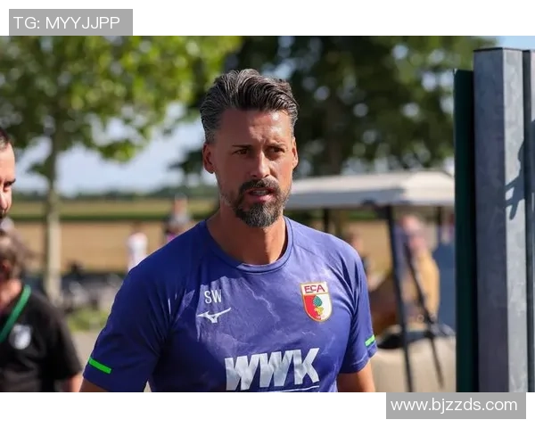 根据线索逐步揭示足球明星的身份挑战你对足球的了解与直觉